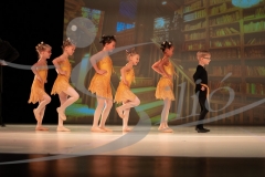 22596
